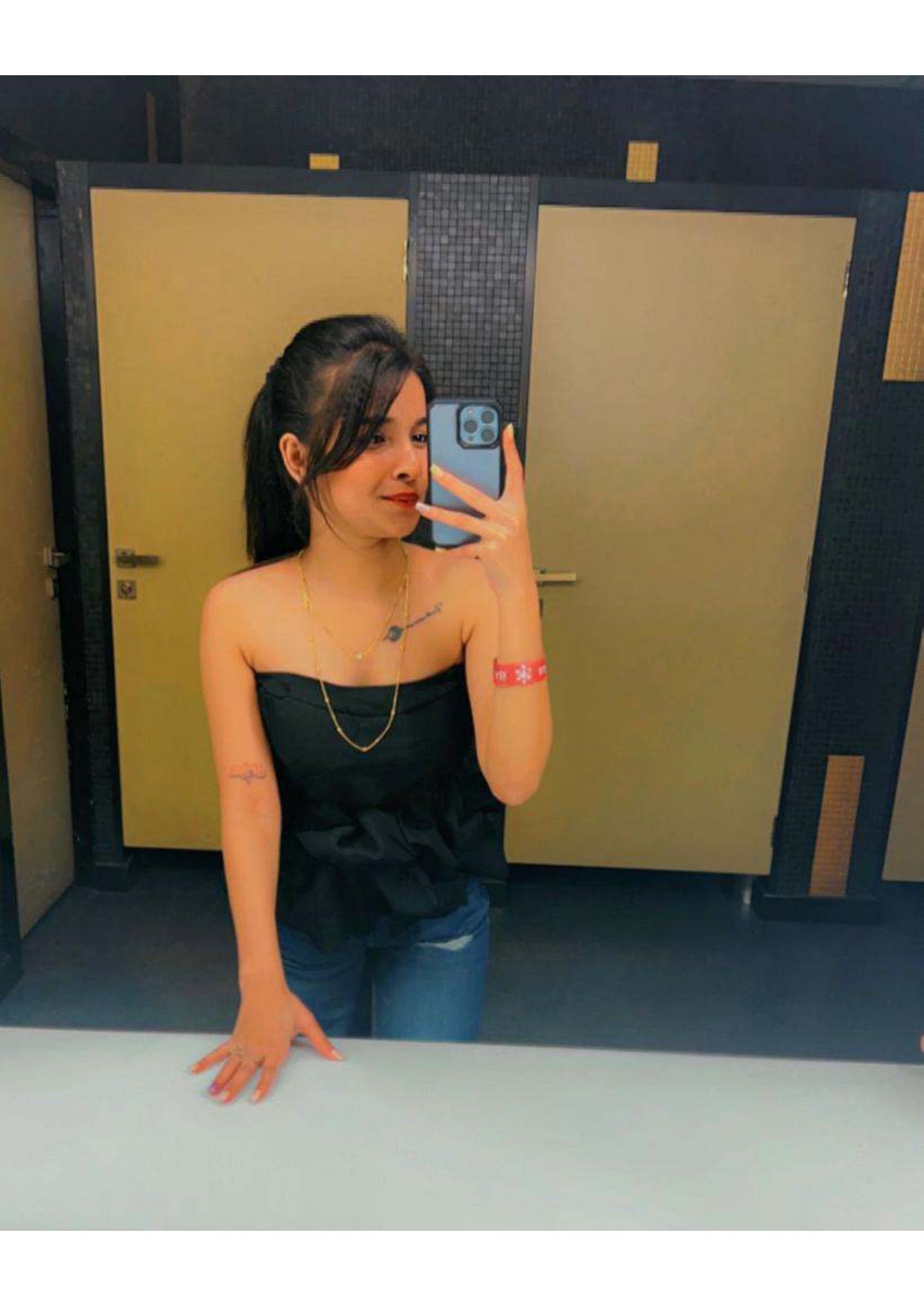 /storage/photos/1/Vichuthra-kingfisher-girl/KINGFISHER CALENDAR GIRL_page-0003.jpg